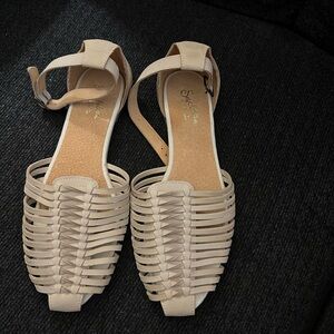 Beige weaved flats
